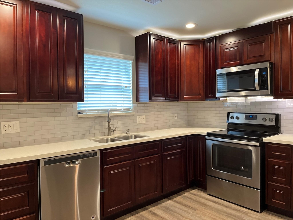 304 S Shadowbend Avenue - Photo 4