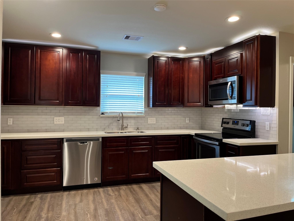304 S Shadowbend Avenue - Photo 9