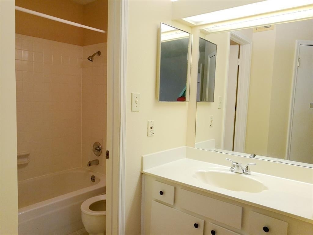 2121 Hepburn Street - Photo 6