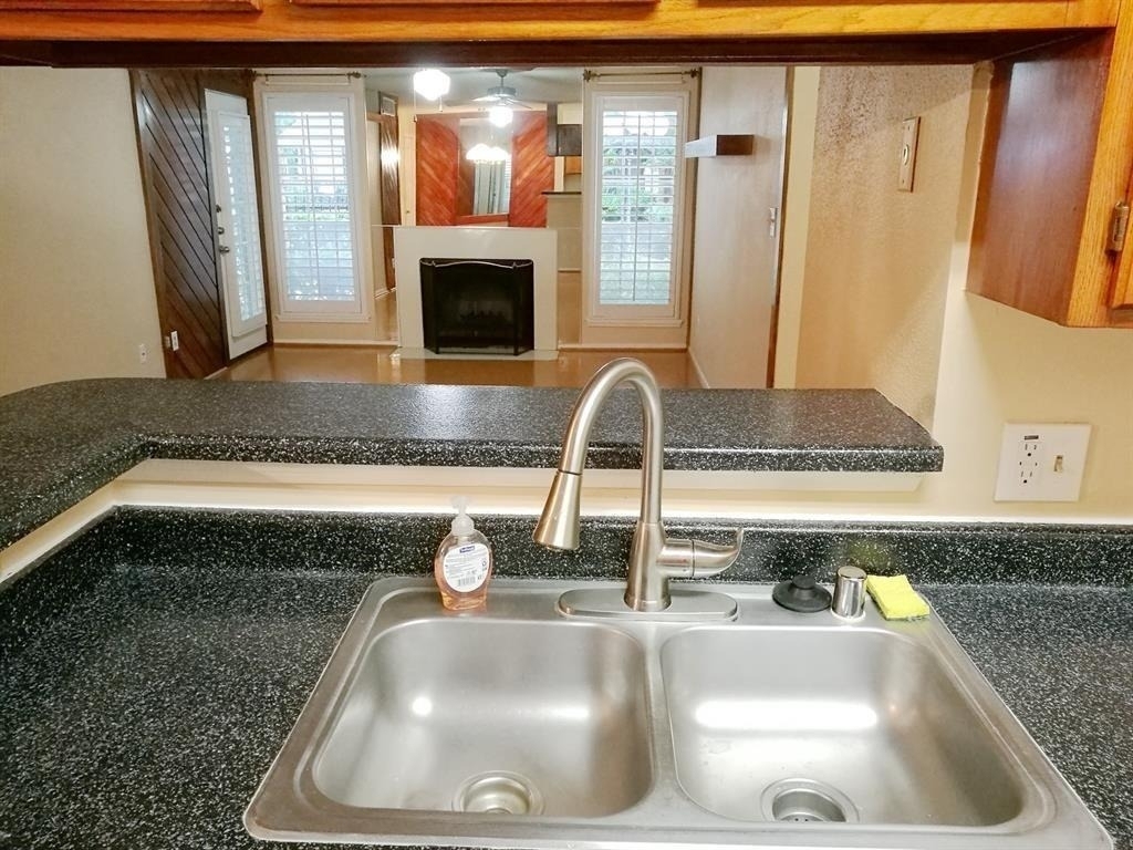 2121 Hepburn Street - Photo 2