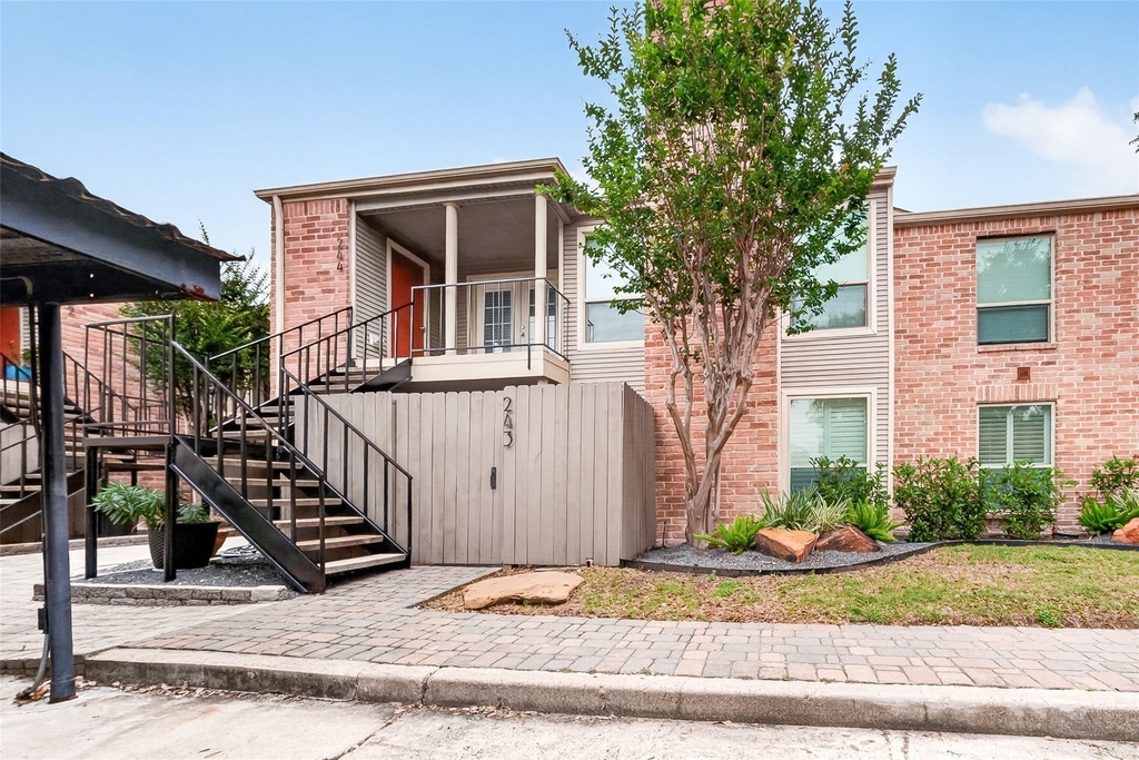 3700 W Clay Street - Photo 0