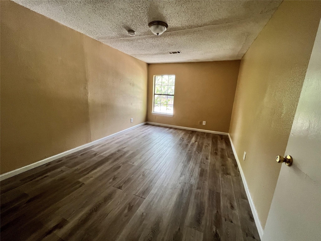 10235 Algiers Road - Photo 8