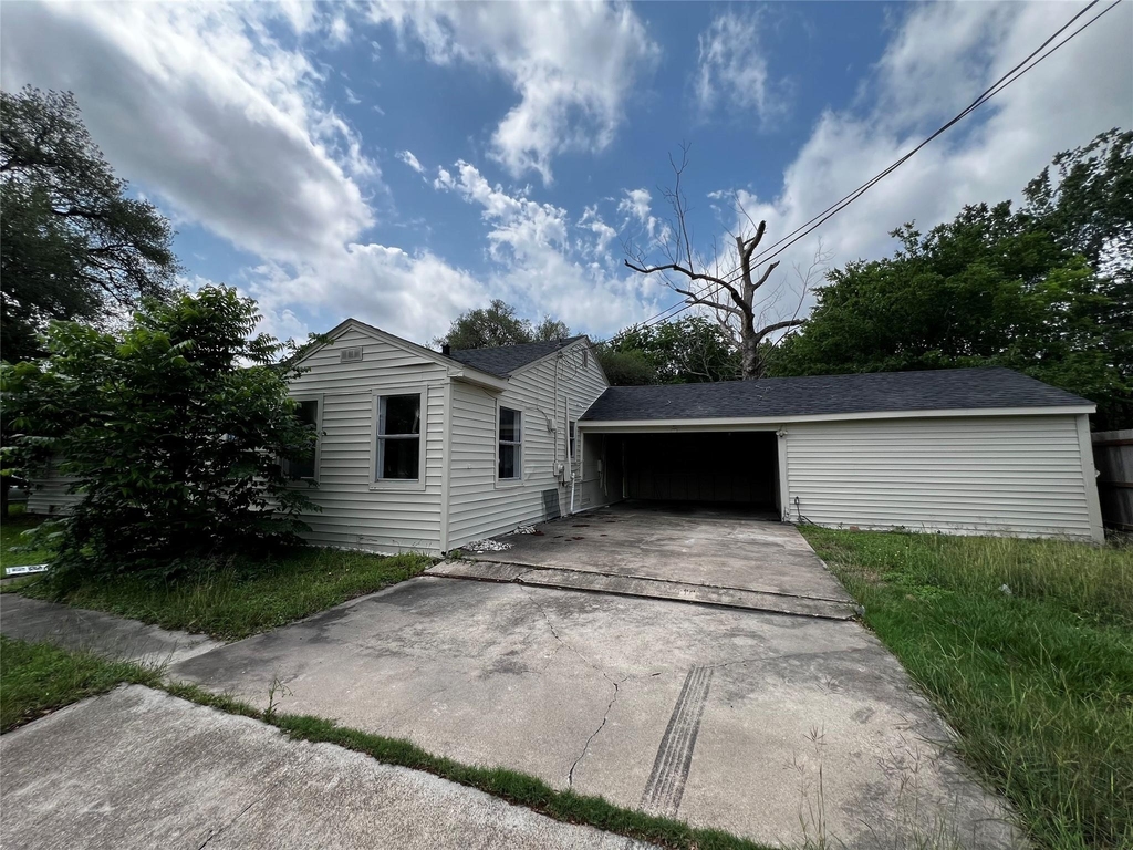 1805 E North Street - Photo 1