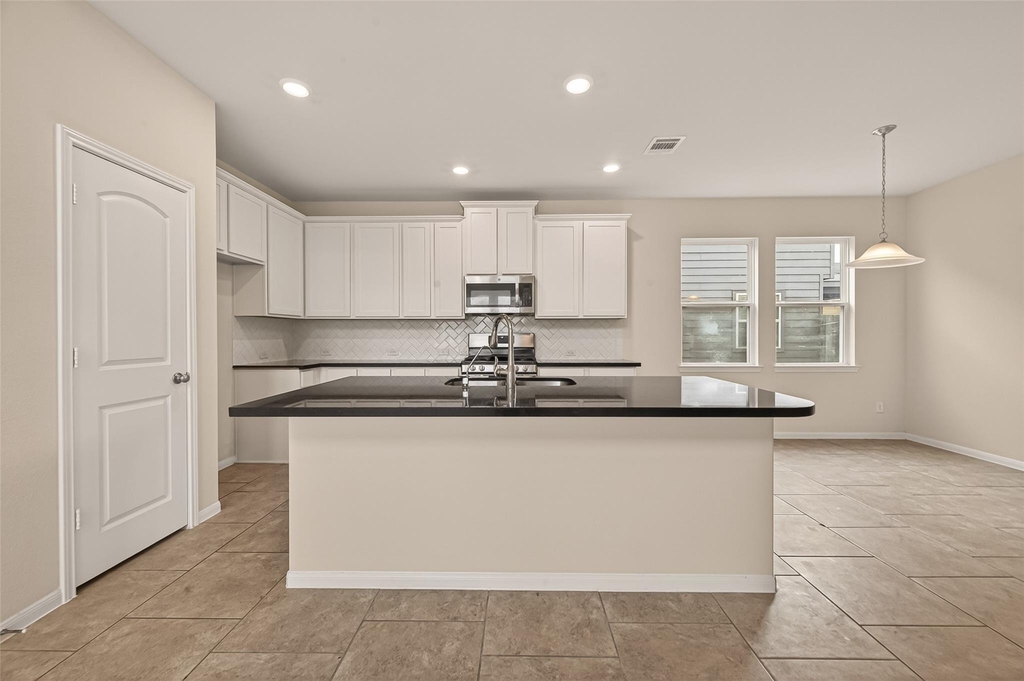6126 Prince Place Dr - Photo 7
