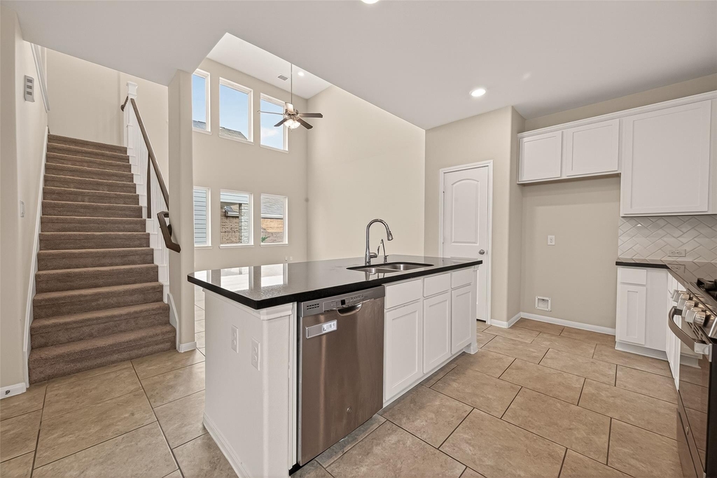 6126 Prince Place Dr - Photo 10