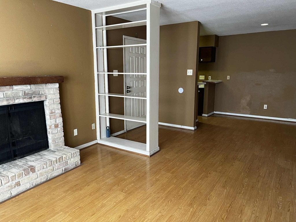 2100 Wilcrest Drive - Photo 2