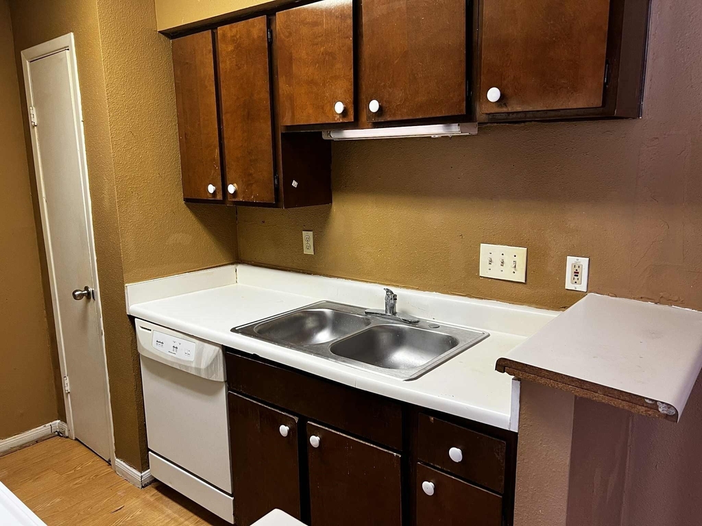 2100 Wilcrest Drive - Photo 5