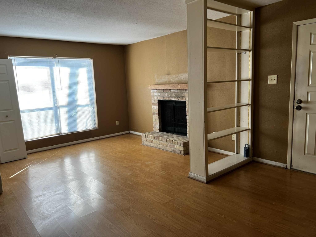 2100 Wilcrest Drive - Photo 3