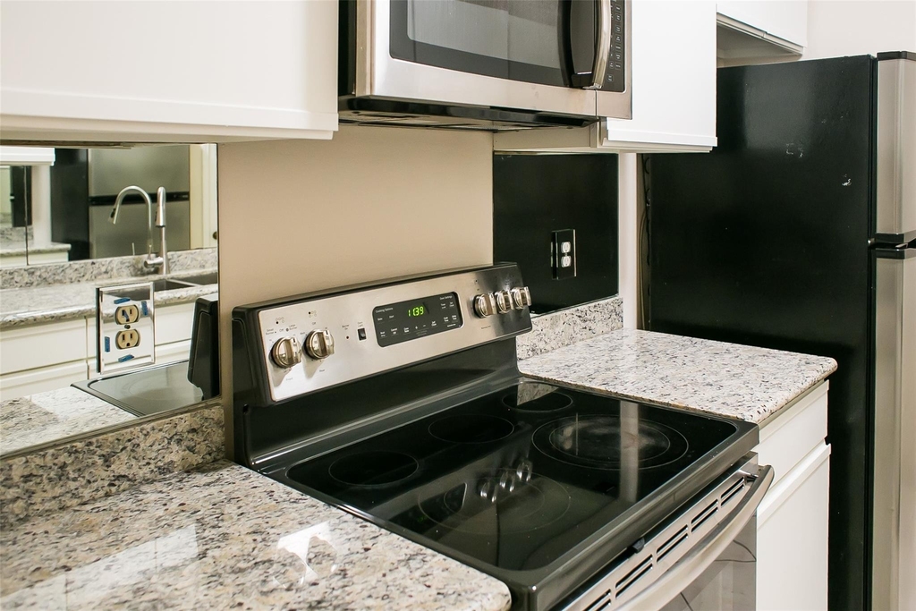 3098 Holly Hall Street - Photo 9