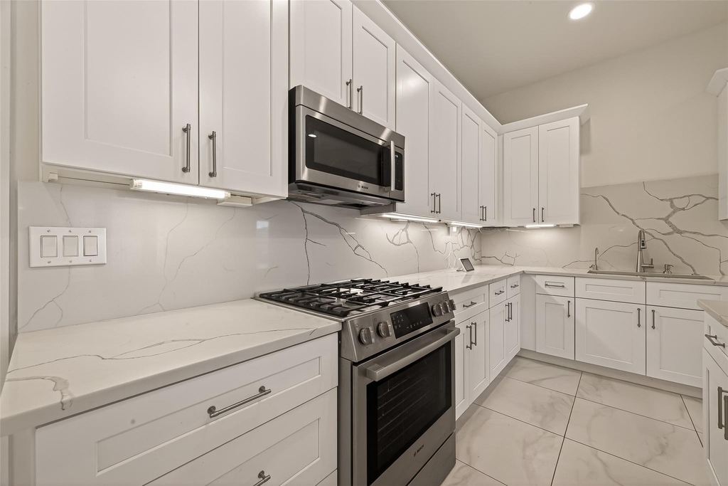 10403 Anchorage Passage - Photo 11