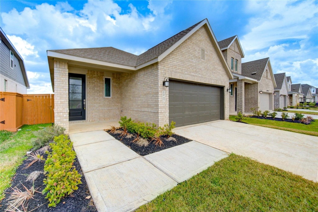 1047 Blue Stone Drive - Photo 4