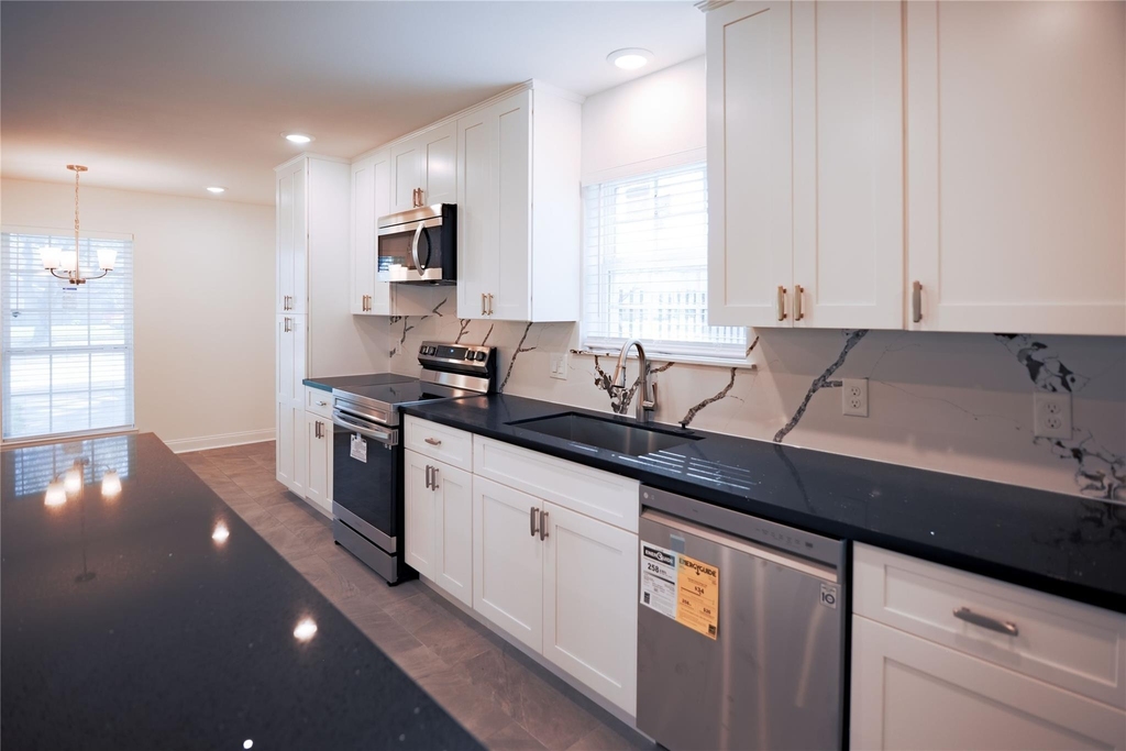 8006 Richmond Avenue - Photo 12