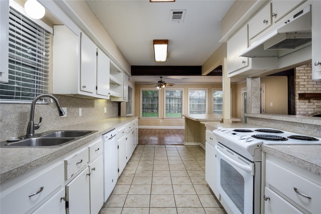 13215 Lake Breeze Lane - Photo 8
