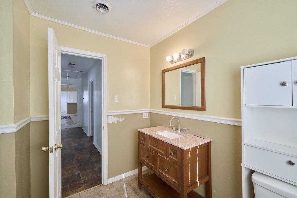 203 Paul Knox Street - Photo 28