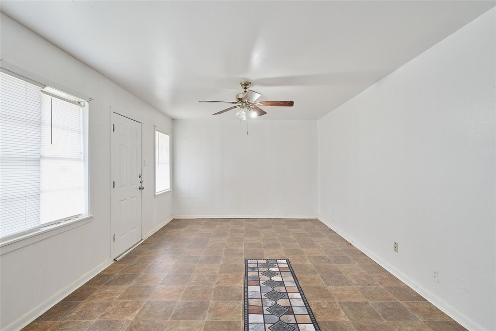 203 Paul Knox Street - Photo 5