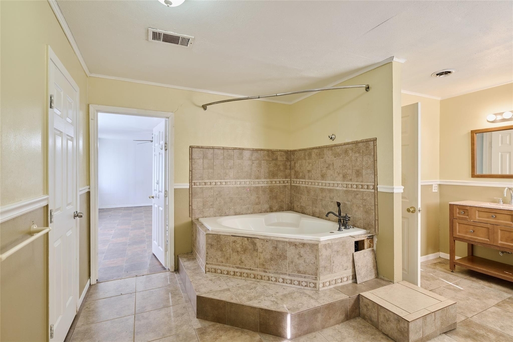 203 Paul Knox Street - Photo 8
