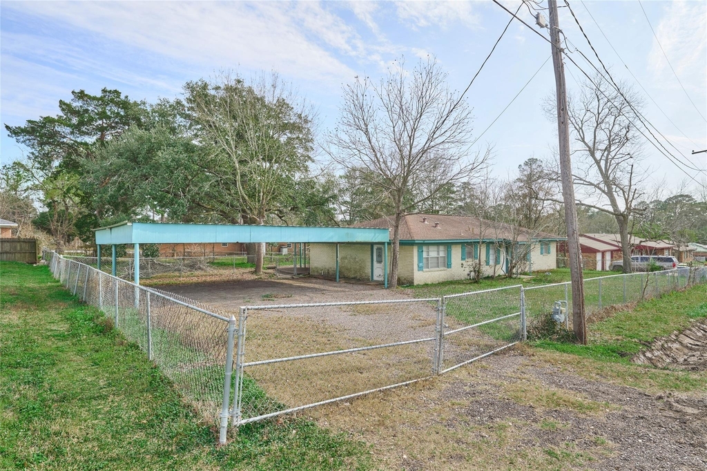 203 Paul Knox Street - Photo 0