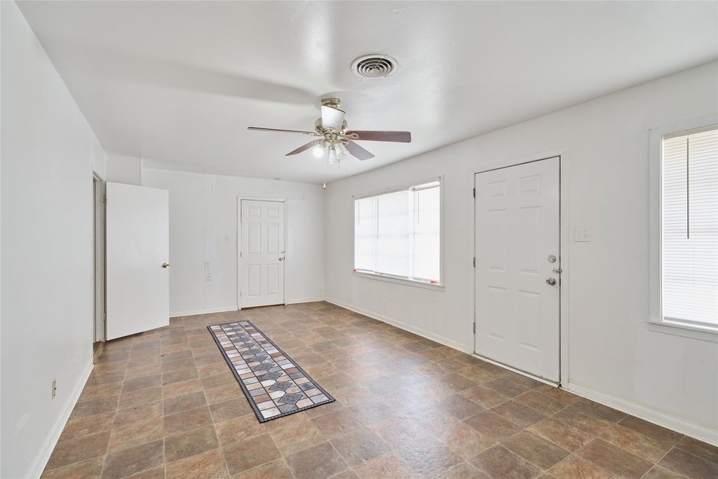 203 Paul Knox Street - Photo 3