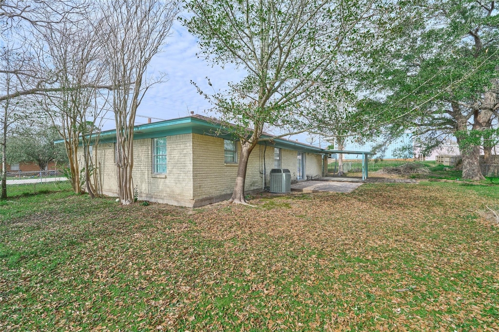 203 Paul Knox Street - Photo 32