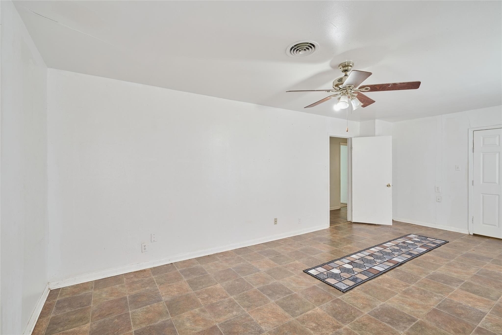 203 Paul Knox Street - Photo 4