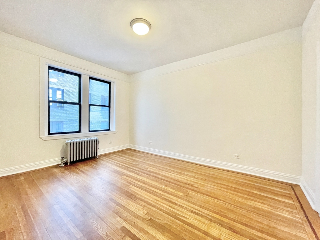 West 10th Street - Photo 3