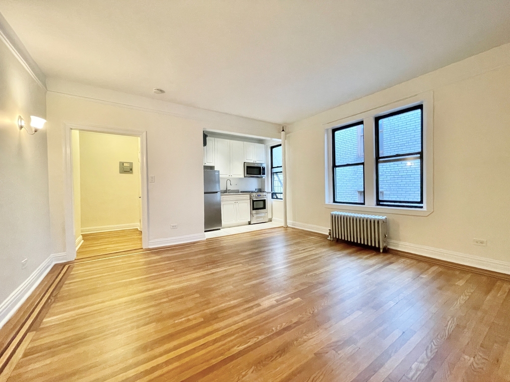 West 10th Street - Photo 1