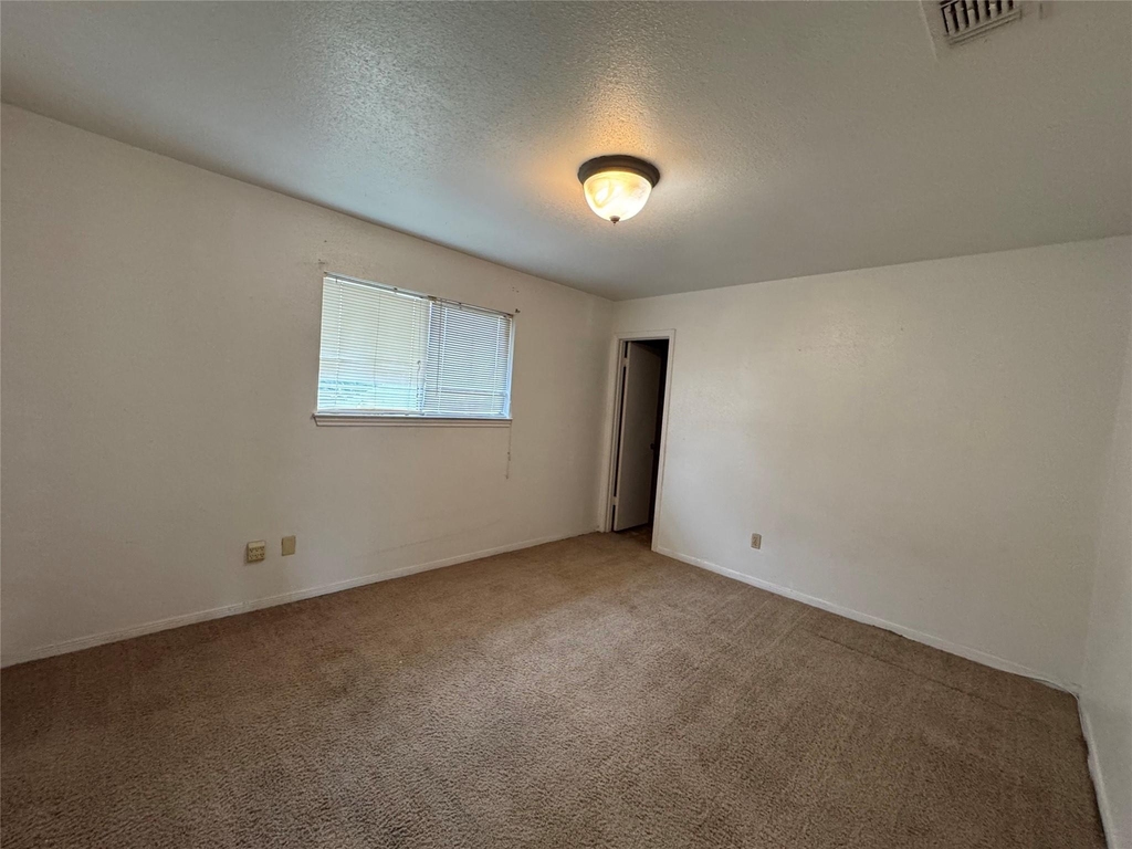 3213 Hirschfield Road - Photo 4