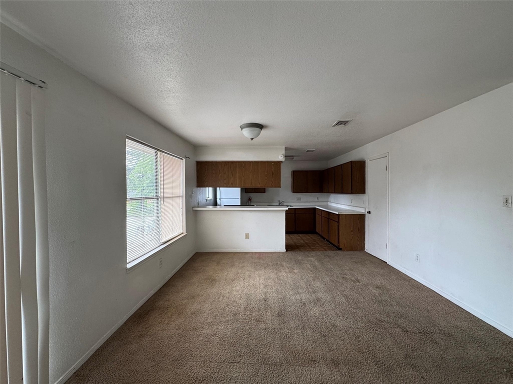 3213 Hirschfield Road - Photo 2