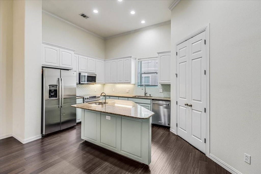 14910 Leeward Drive - Photo 2