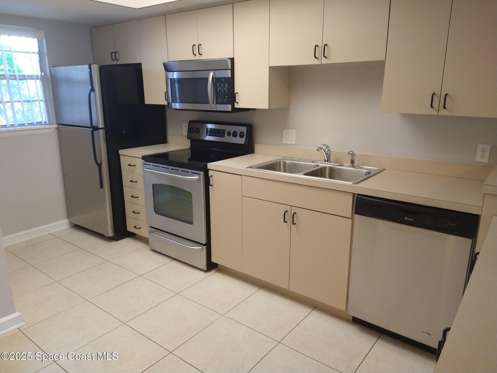 1020 Pinetree Drive - Photo 7