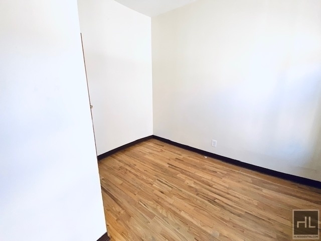 East 14 Street - Photo 6