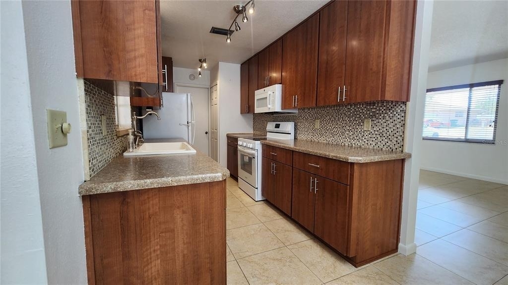 4518 Yorkshire Avenue - Photo 11