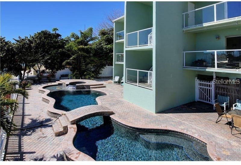 125 110th Avenue - Photo 3