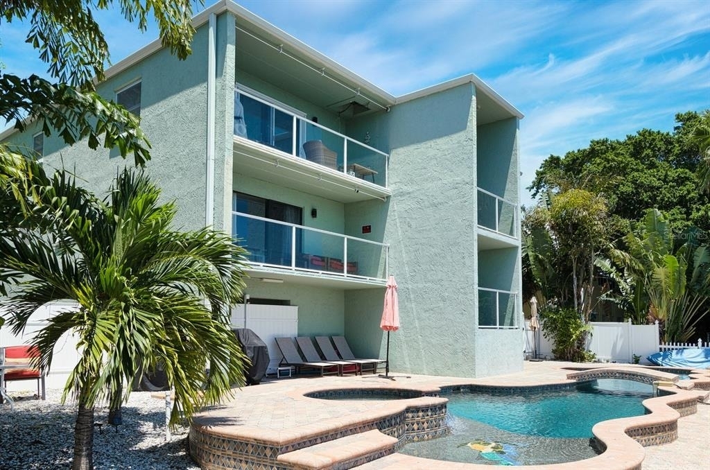 125 110th Avenue - Photo 1