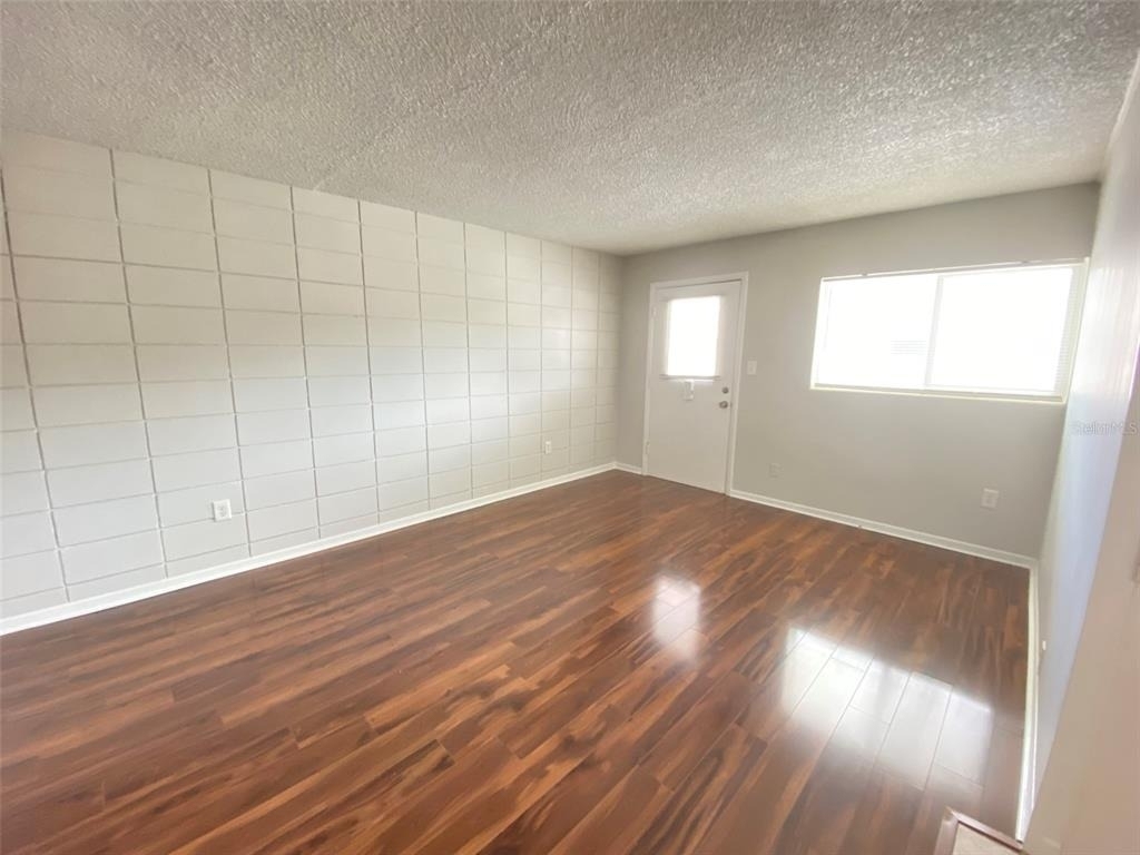 320 Lakeview Street - Photo 2