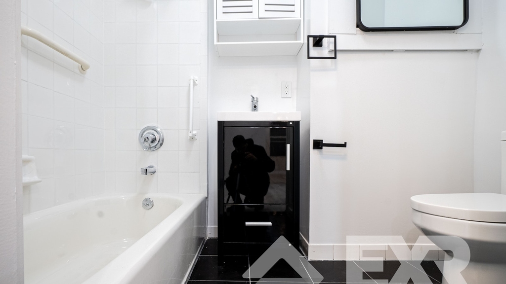 715 East 32nd Street - Photo 6