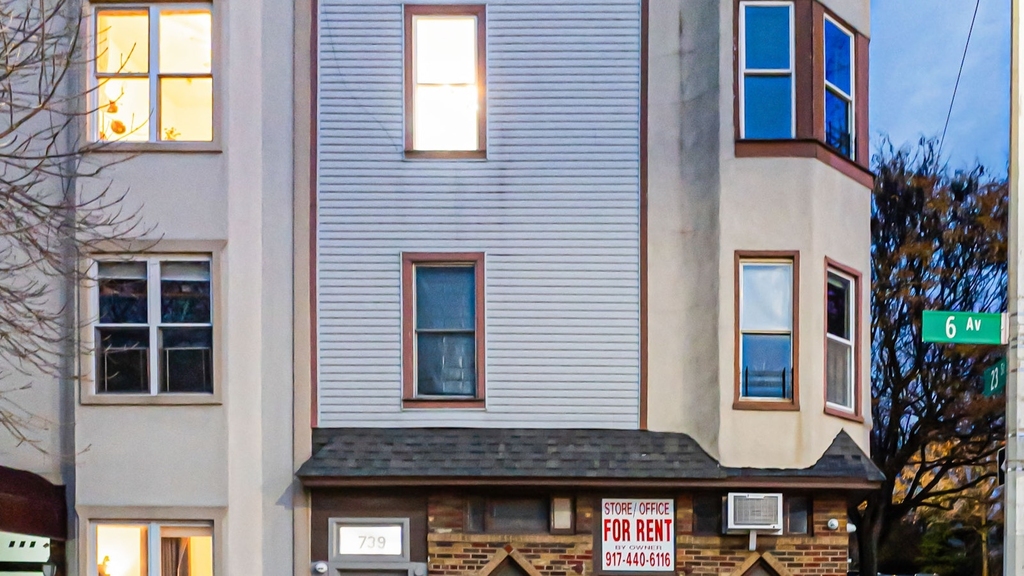 715 East 32nd Street - Photo 9