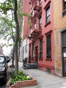273 W 10th St - Photo 4