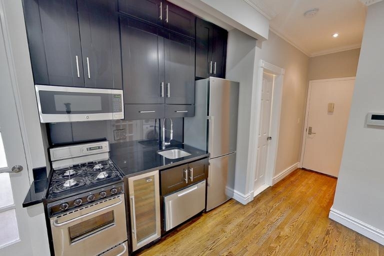 432 East 13th Street - Photo 3