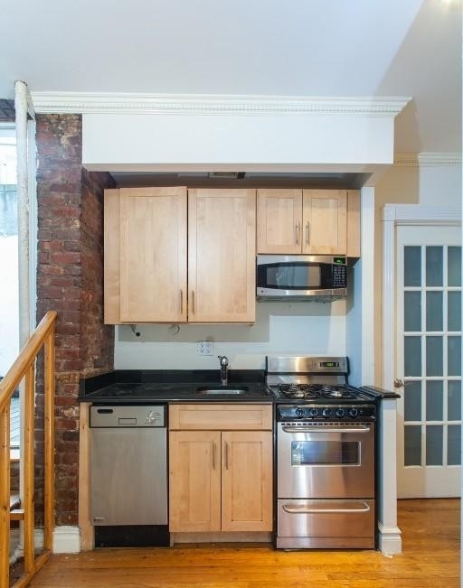 410 East 13th Street - Photo 4