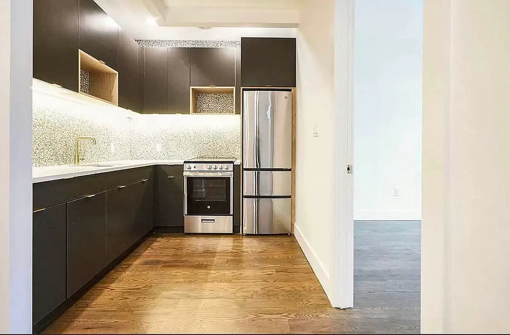 484 Gates Avenue - Photo 1