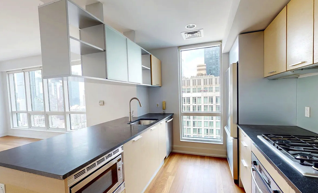  West 42nd Street - Photo 3