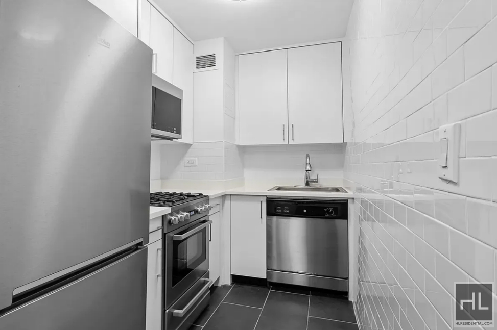 E 88th St - Photo 3