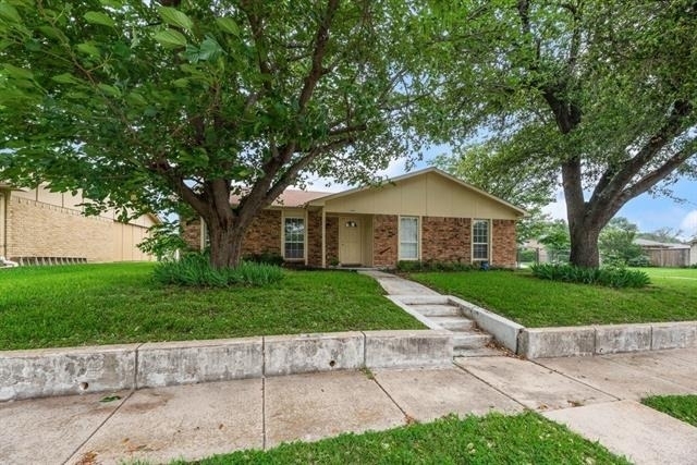5801 Redwood Lane - Photo 0