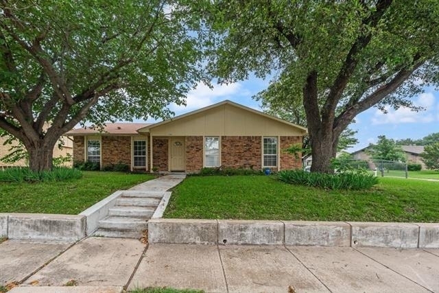 5801 Redwood Lane - Photo 2