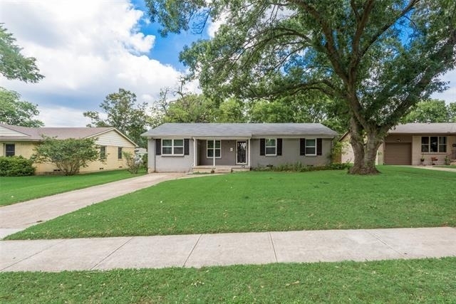 438 Daniel Street - Photo 0