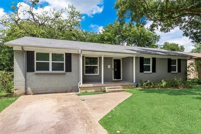 438 Daniel Street - Photo 1
