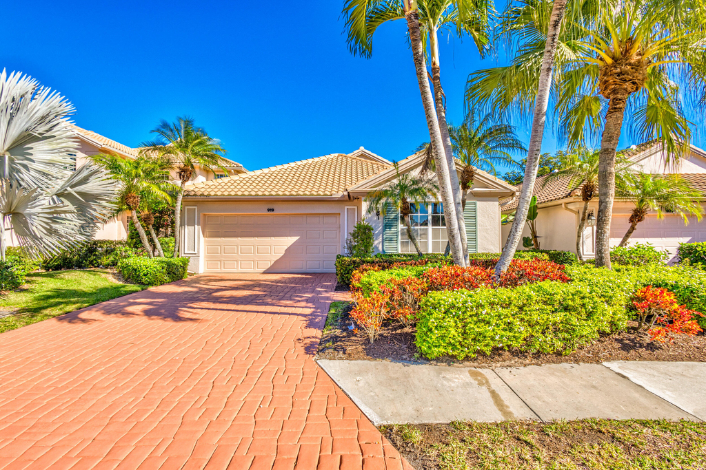 919 Augusta Pointe Drive - Photo 1