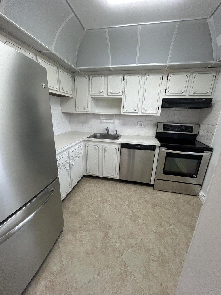 1005 Country Club Drive - Photo 1
