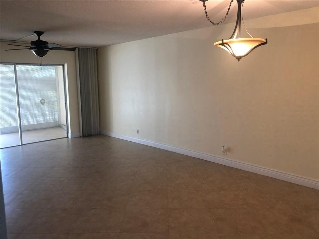 1005 Country Club Drive - Photo 4